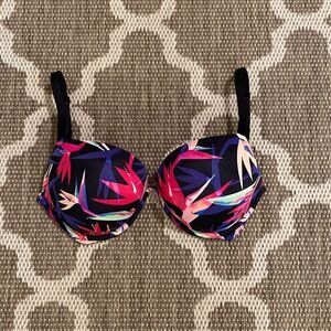 Victoria’s Secret push-up bra size 32DDD ￼